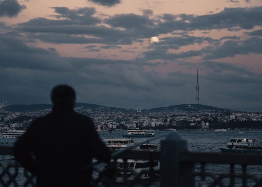 Özgür Özel'den İmamoğlu'nun Kitabına Yönelik Sansür İddiası